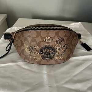 COACH BELT BAG IN SIGNATURE CANVAS WITH CHELSEA ANIMATION